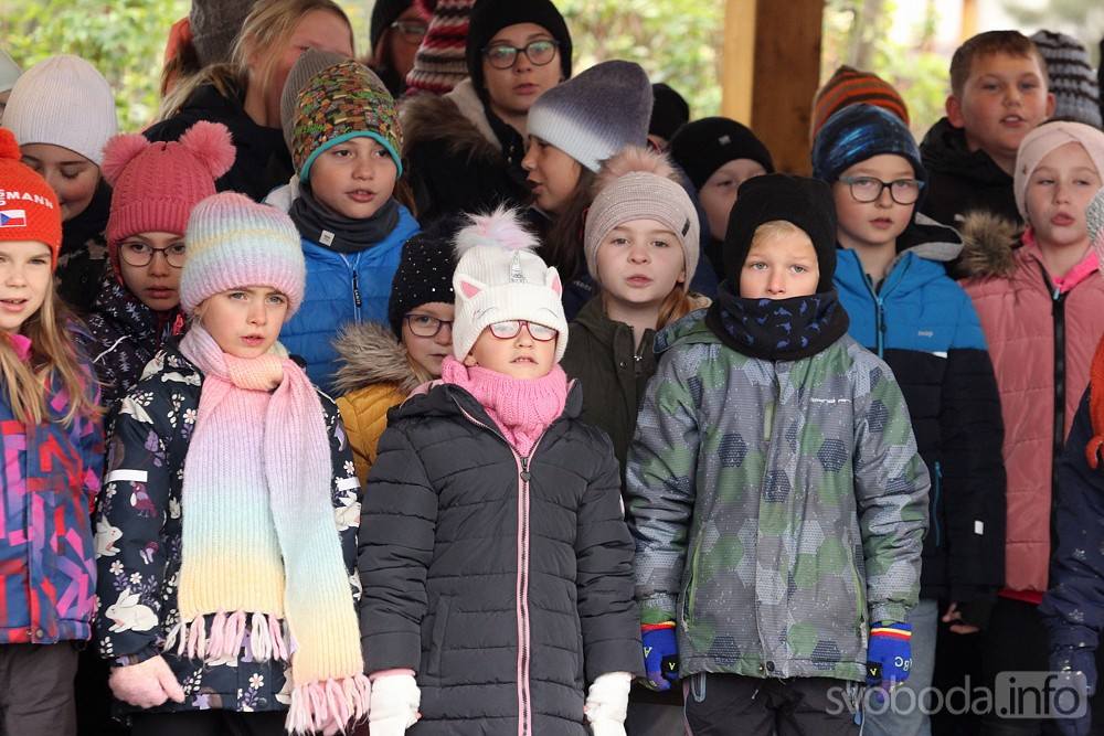 Bezpečí na prvním místě: Předání AED pro ZŠ Církvice