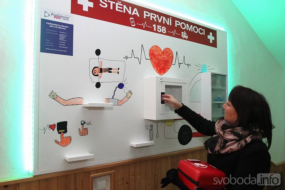 Bezpečí na prvním místě: Předání AED pro ZŠ Církvice