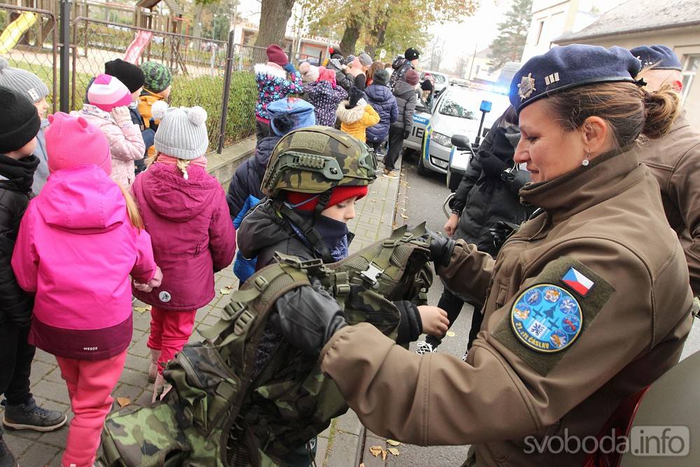 Bezpečí na prvním místě: Předání AED pro ZŠ Církvice